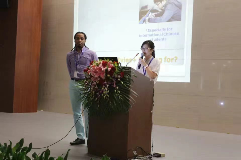 举办多场直通美国大学面对面活动